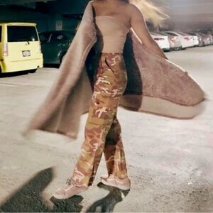 “HOLLISTER” Ultra High Rise Mom Denim Jeans